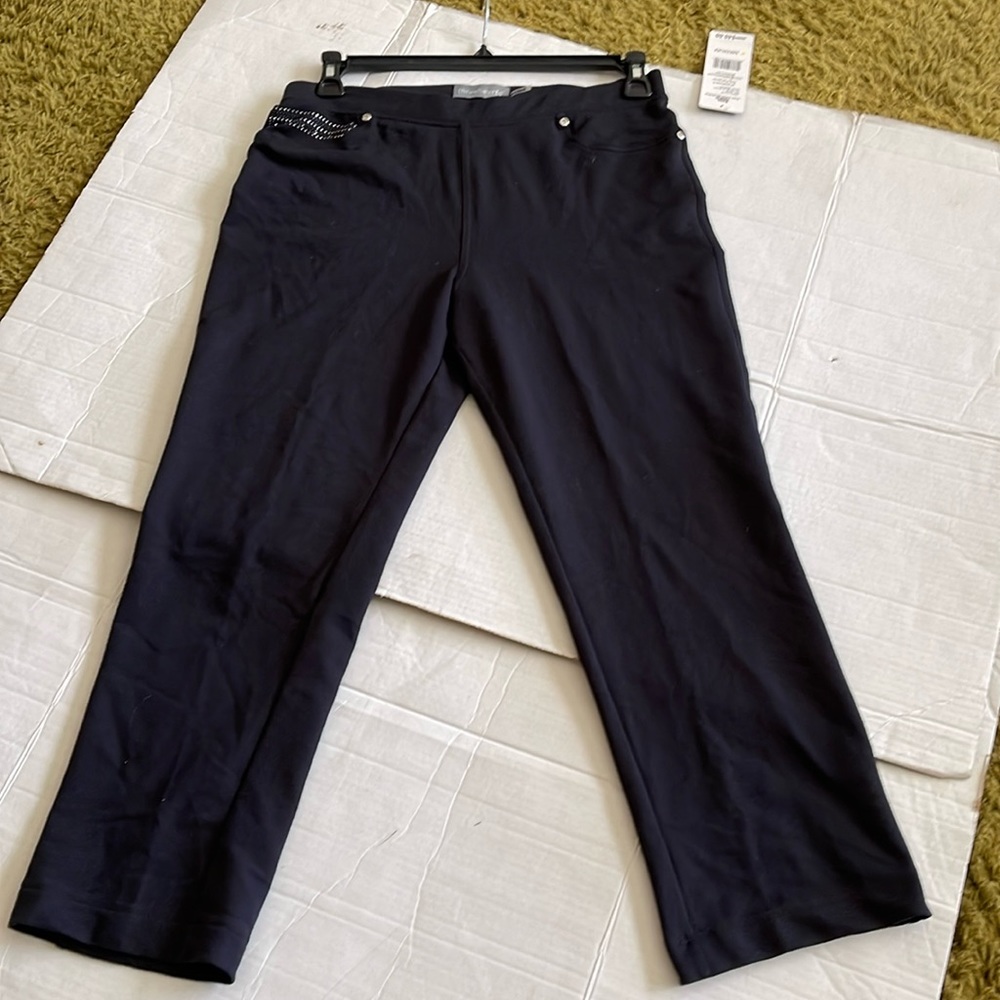 Three hearts black pants with embezzlements. M